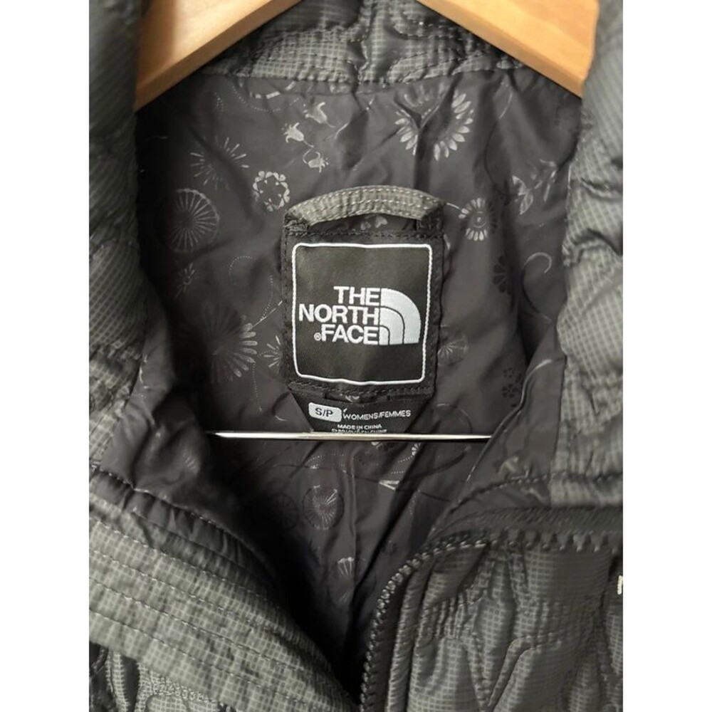 The North Face Gray Quilted Insulated Vest Floral Small - Picture 3 of 4